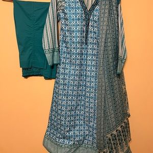 Pakistani shalwar kameez dupatta. Khaadi brand